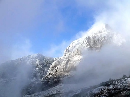 黑牛洞矿山初雪.jpg